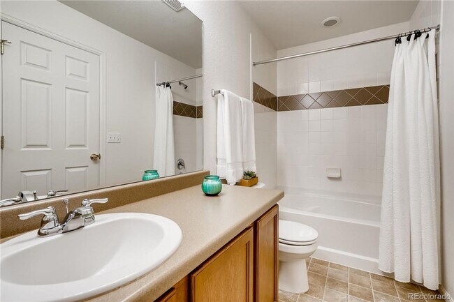 Building Photo - Beautiful 3 Bed, 3 Bath with a Loft Single Family Home in Meadows Neighborhood.