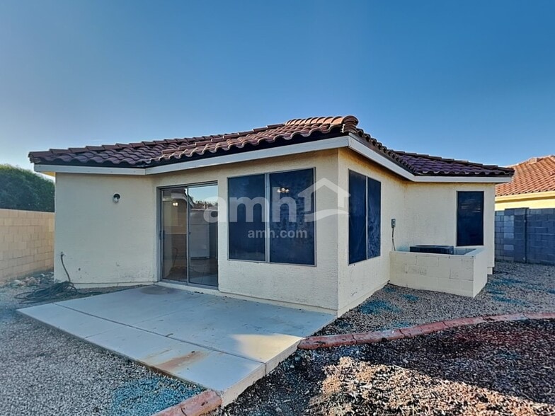 Building Photo - 10530 W Carlota Ln