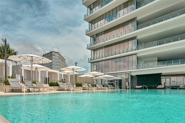 Building Photo - 300 Biscayne Blvd
