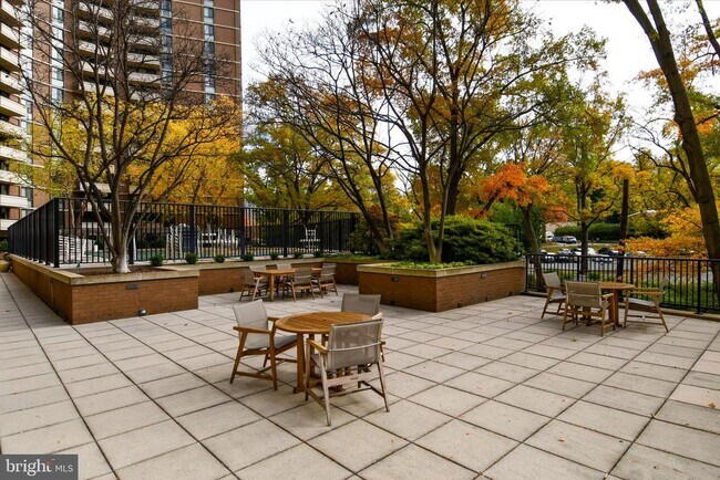 Building Photo - 4620 N Park Ave