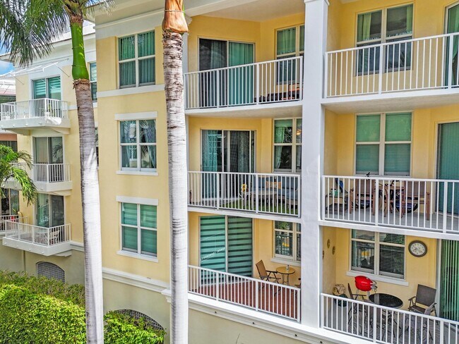 Building Photo - 802 W Windward Way