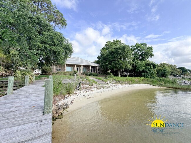 Building Photo - 249 Beachview Dr NE
