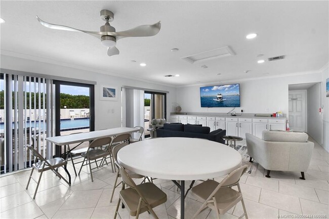 Building Photo - 10044 S Ocean Dr