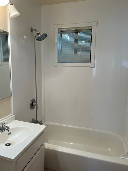 Bath - 245 Rosario Blvd