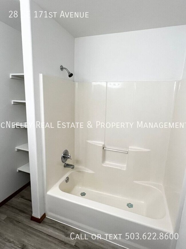 Building Photo - Nice 3 Bedroom Home