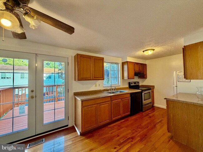 Building Photo - 1234 Elm Grove Cir