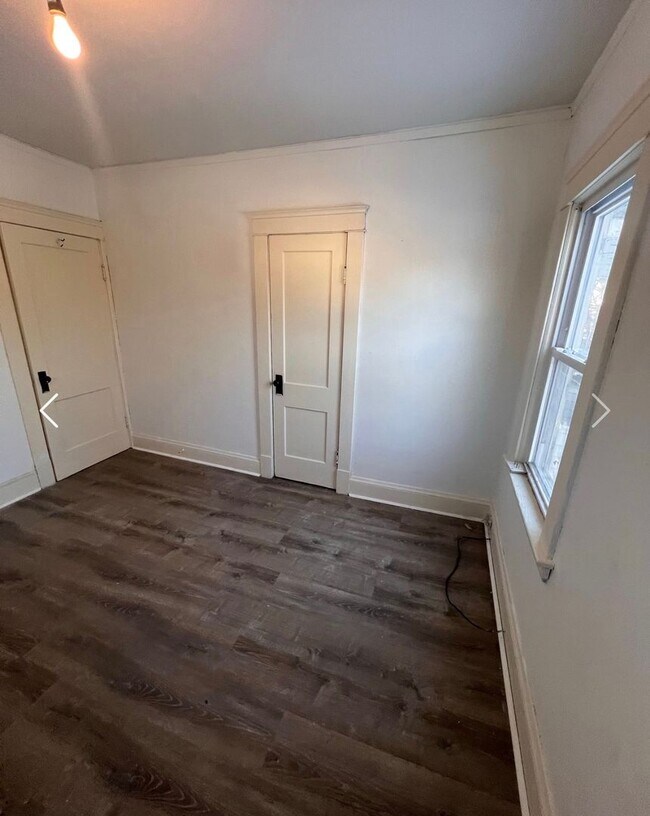 Building Photo - 9509 Parkview Ave