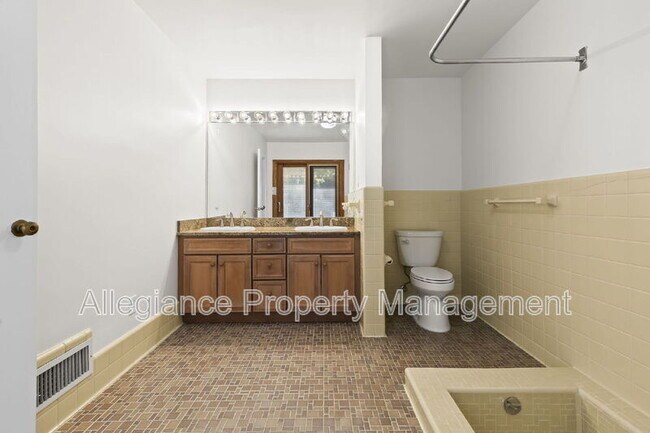 Building Photo - 3548 N Valley St