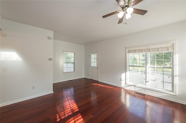 Building Photo - 1331 Memorial Dr SE