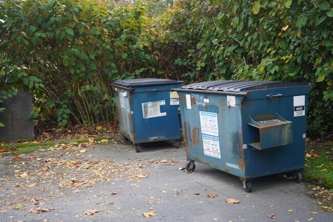 Building Photo - 2550 Thorndyke Ave W