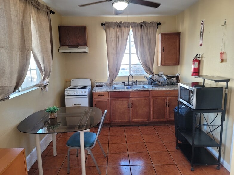 Building Photo - 12877 Glenoaks Blvd