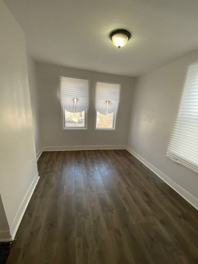 Building Photo - 1725 Monument St