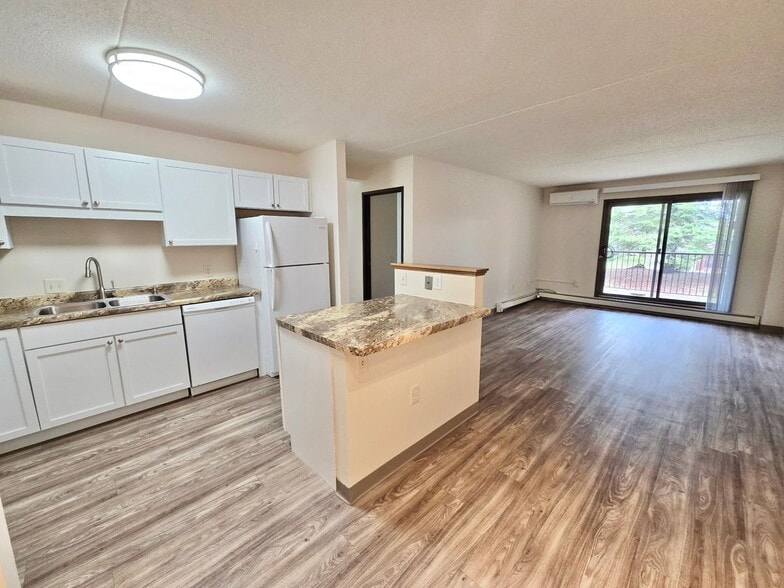 Interior Photo - Baypoint Shoreline