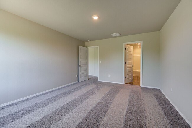 Building Photo - BRAND NEW! 4 Bed 2 Bath Home in Newcastle!