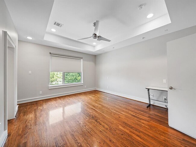 Building Photo - 1702 Southmore Blvd