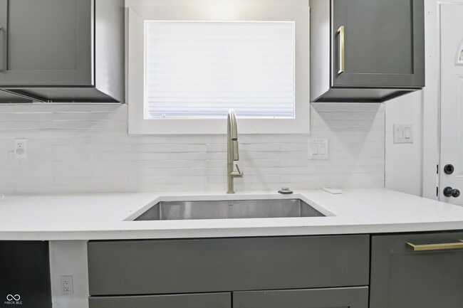 Building Photo - 29 N State Ave