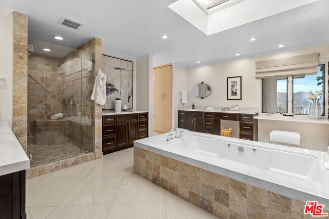 Building Photo - 1743 Stone Canyon Rd