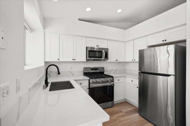 Building Photo - 9736 Double Rock Dr