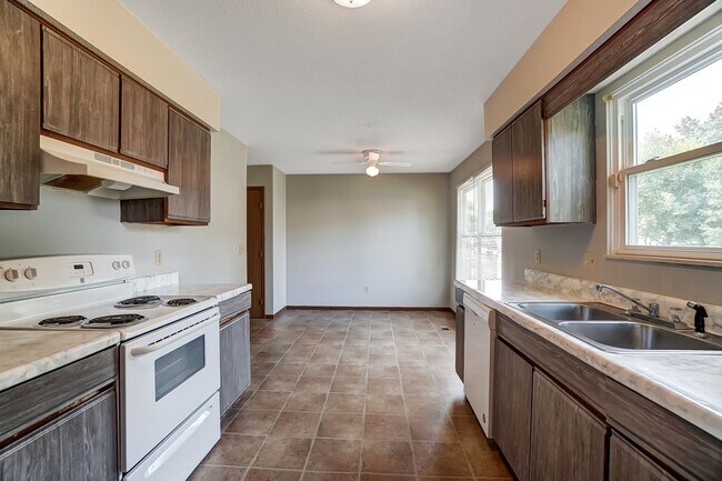 Building Photo - 3540 Willow Run Dr