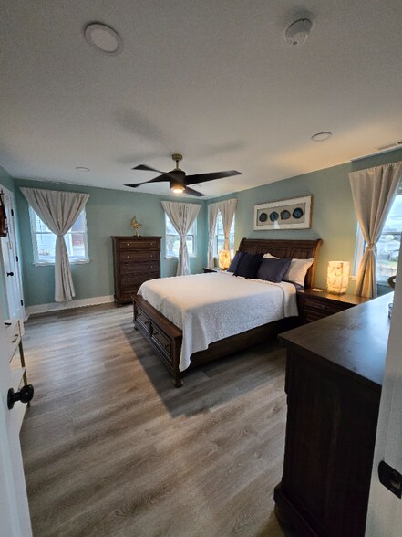 Building Photo - 133 Hoefgen St