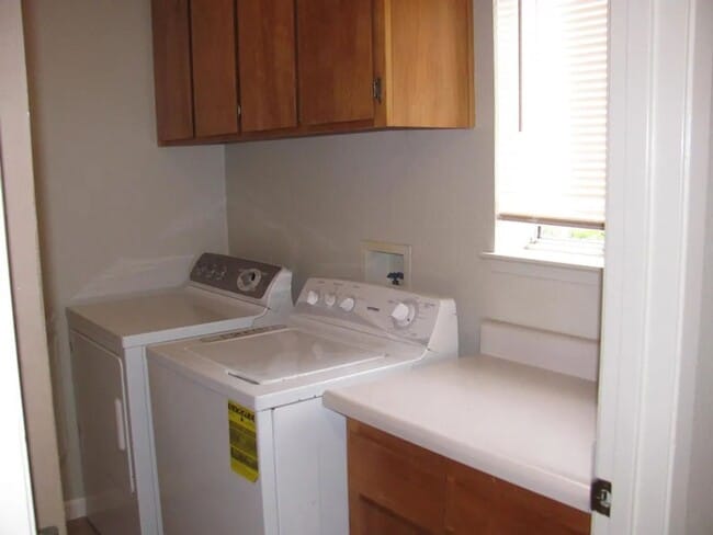 Building Photo - 461 Summertree Ln