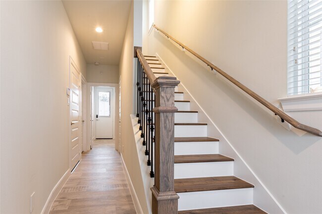 Building Photo - 2802 Grand Fountains Dr