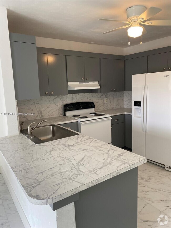 Building Photo - 6800 SW 18th Ct