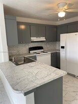 Building Photo - 6800 SW 18th Ct