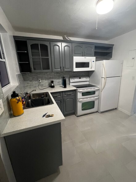 Building Photo - 4641 Myrtle Ln