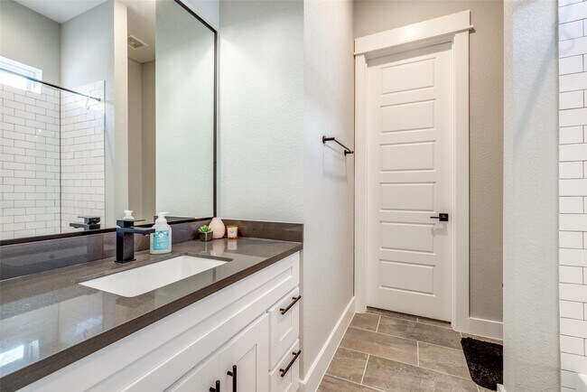 Building Photo - 4804 Gano St