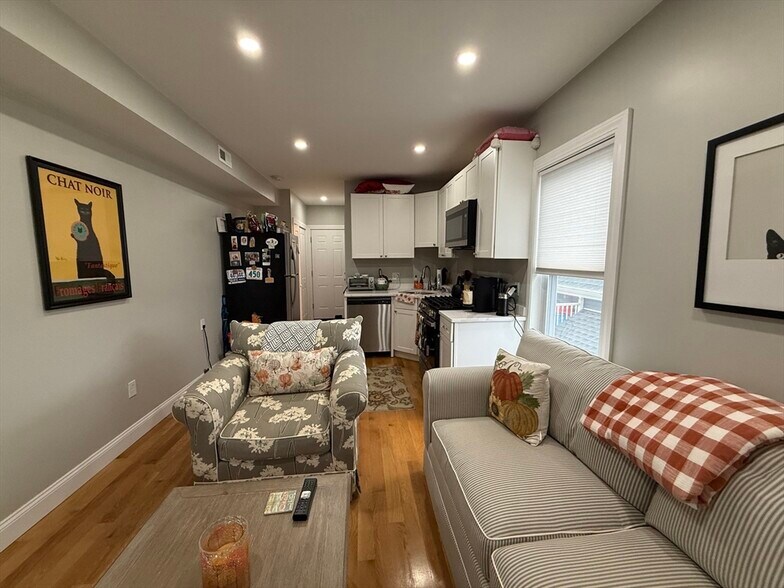 Building Photo - 1021 Winthrop Ave