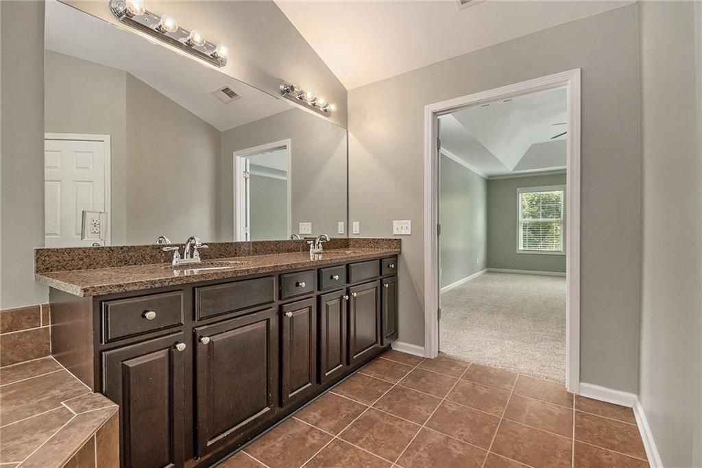 Building Photo - 1545 Shiloh Manor Ct