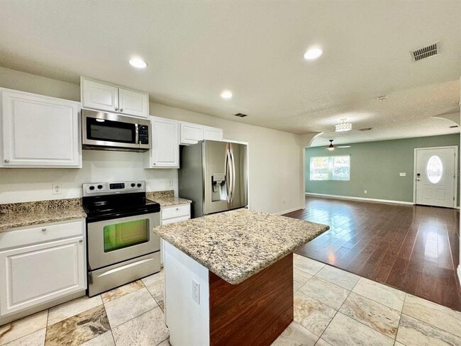 Building Photo - 809 W Hiawatha St