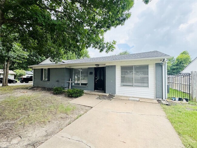 Building Photo - 2129 Diane Dr