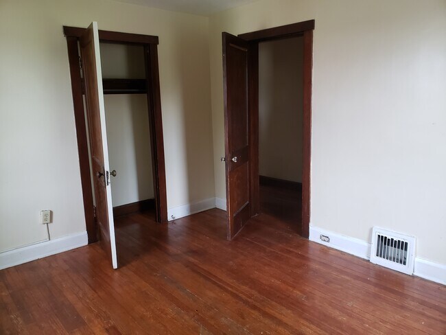 Building Photo - 702 Stambaugh Ave