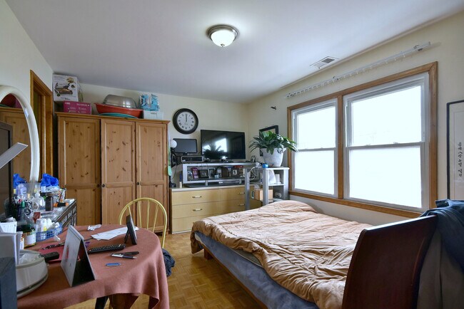 Building Photo - 4100 Oakton St