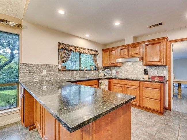 Building Photo - 9305 Springwood Dr