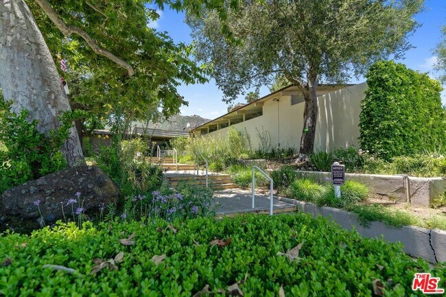 Building Photo - 30473 Mulholland Hwy