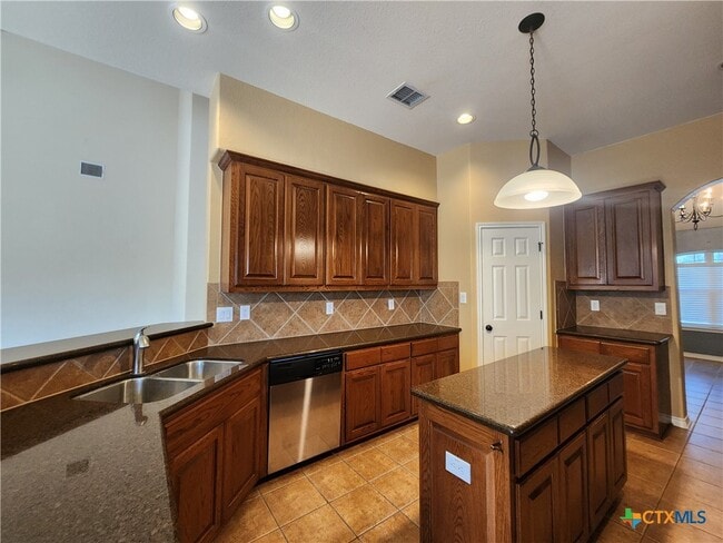 Building Photo - 803 Lodge Creek Dr