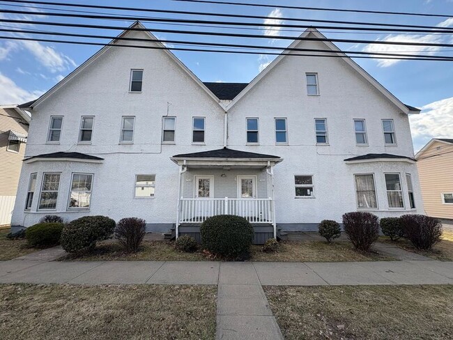 Building Photo - 746-748 River Street