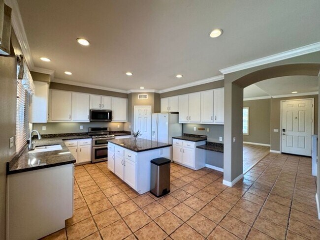 Building Photo - Beautiful Corona Pool Home with 4 bedroom ...