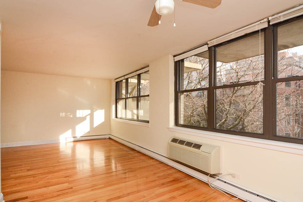 Building Photo - 1329 N Dearborn St