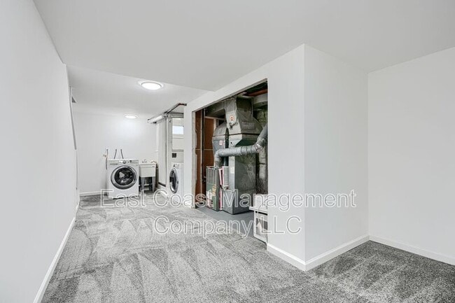 Building Photo - 3028 Kenyon Ave