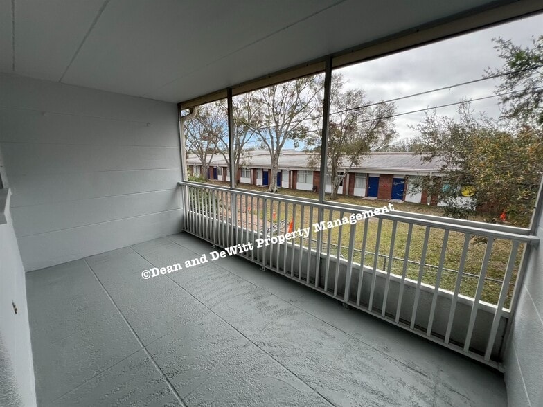 Building Photo - 2 Bed/1 Bath - Unit 6