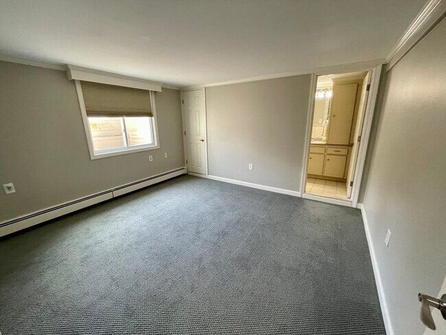 Building Photo - 73 Benefit St