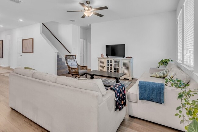 Building Photo - 14789 Mainstay Way