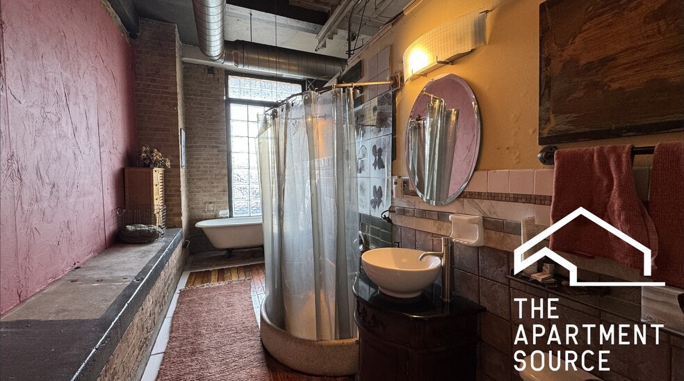 Building Photo - 3144 W Carroll Ave