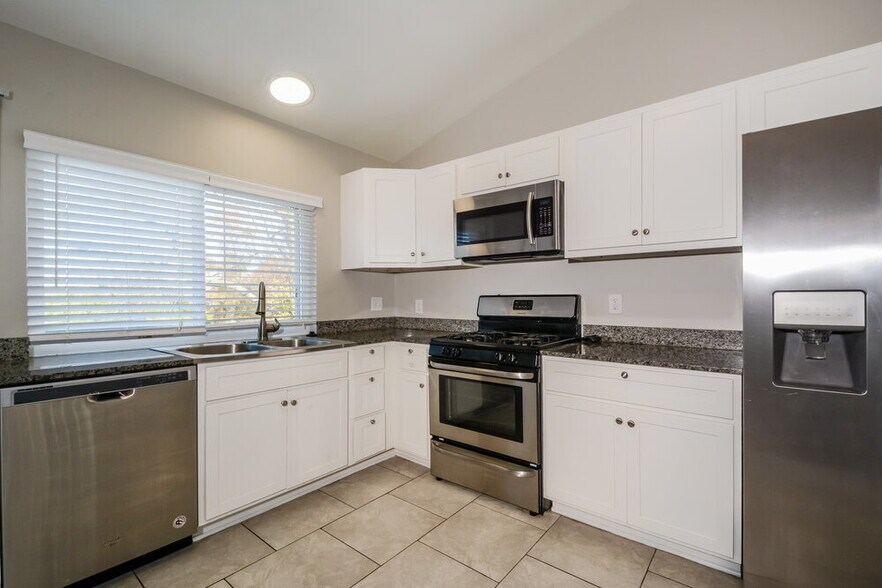 Building Photo - 5305 Springtrail Dr