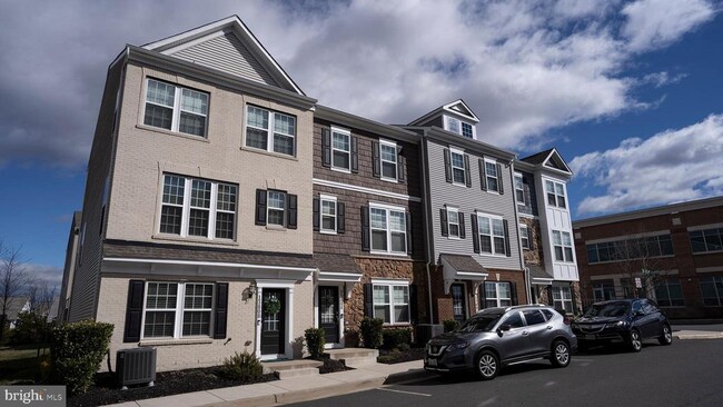 Building Photo - 13808 Litespeed Way