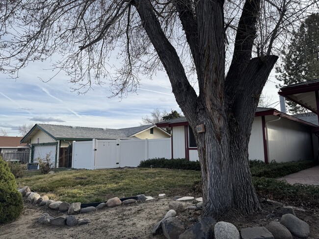 Building Photo - 1855 King Edward Dr